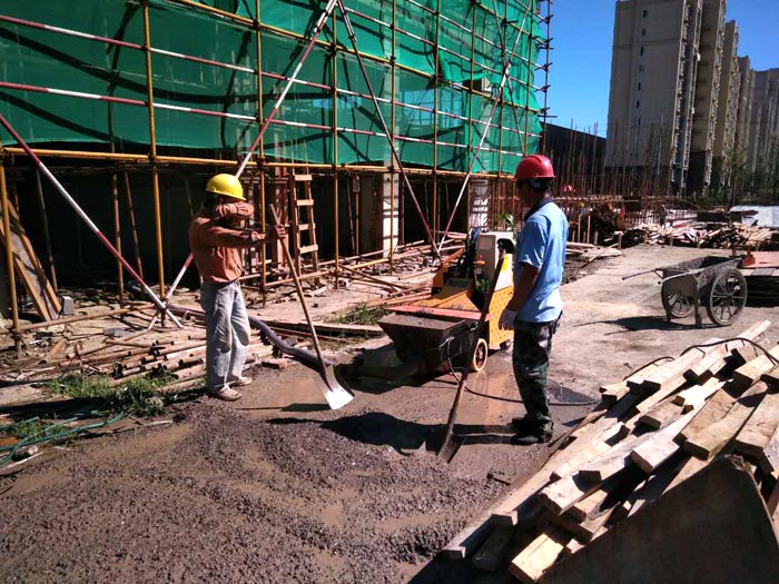 8月26日句容二次構造柱泵合作江蘇友達空港聚星廣場項目