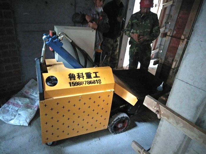 二次結構柱輸送泵施工現(xiàn)場