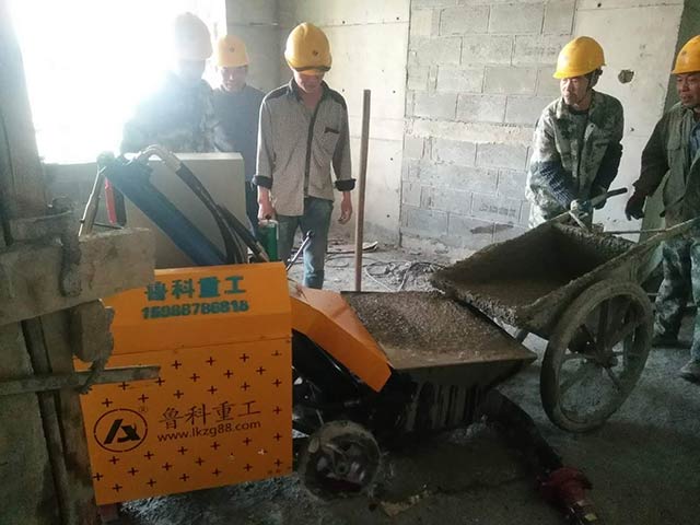 二次構造柱泵施工現場