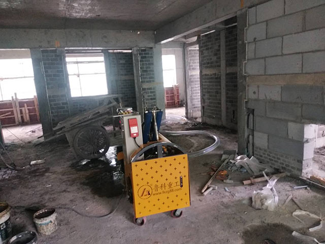 小型二次構造柱泵施工現場