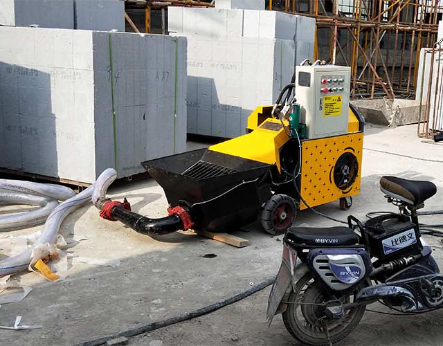 小型二次構造柱泵施工現場