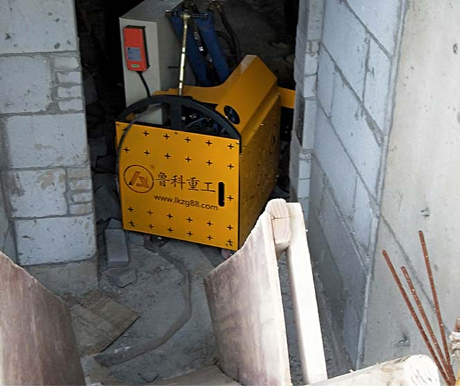 7月31日新型二次構造柱泵廠家合作十七冶宿馬汴河麗景項目