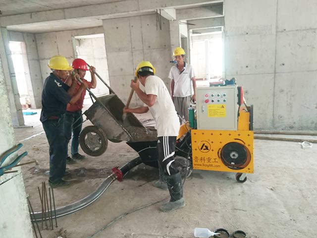 新型二次構造柱泵現(xiàn)場施工