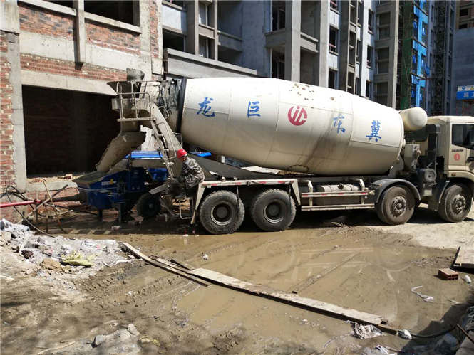 小型細石混凝土泵車合作淮安農墾建設灌云縣消防指揮中心業務樓項目