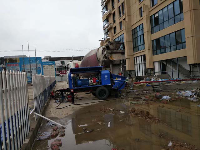 供銷(xiāo)新型細(xì)石混凝土泵